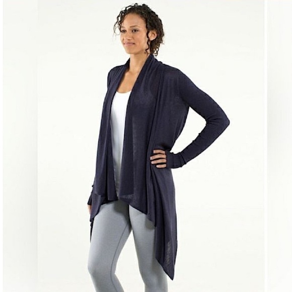 Lululemon Universal Wrap - Picture 2 of 8